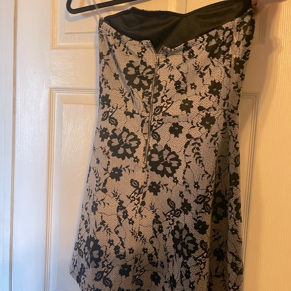 Strapless Mini - Picture 2 of 2